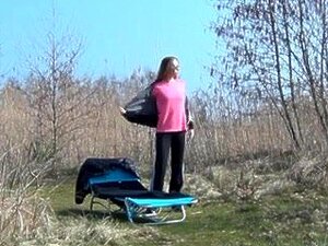 Komplett Nackt Am Straßenrand, Ihre Kurven Sind Unglaublich Geil Komplett Nackt Am Straßenrand, Ihre Kurven Sind Unglaublich Geil