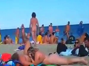 Swingers Vergnügen Sich Beim Sex Auf Einem öffentlichen Strand