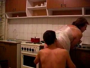 Die Großmutter Hat Sex In Der Küche Sex Zu Hause Schlampe R20