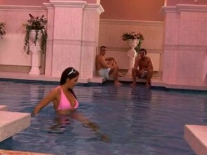 Nikki Und Lela Star Spielen Am Pool Und Sind Geil Nikki Und Lela Star Spielen Am Pool Und Sind Geil