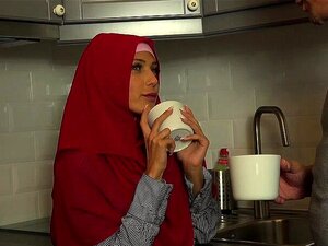 Muslimische Mädchen ficken von ihrem Ehemann in der Küche