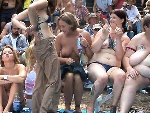 Ein Haufen Weiber mit verdammt viel Sex Ein Haufen Weiber mit verdammt viel Sex